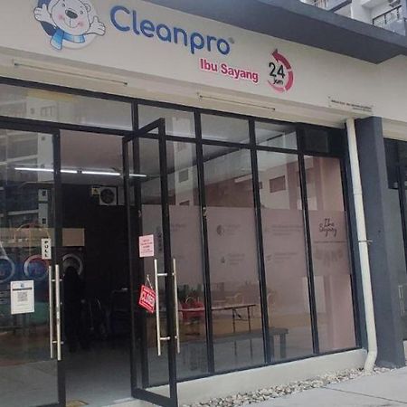 Rf Homestay Nilai Kültér fotó
