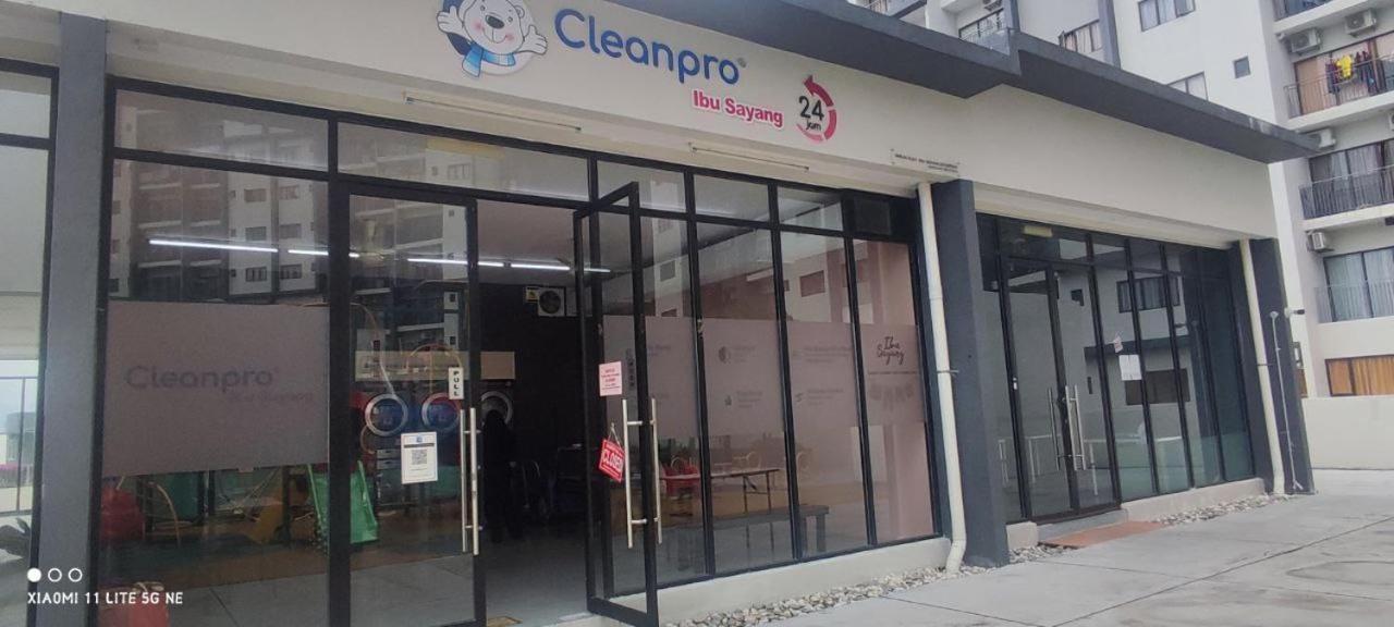 Rf Homestay Nilai Kültér fotó