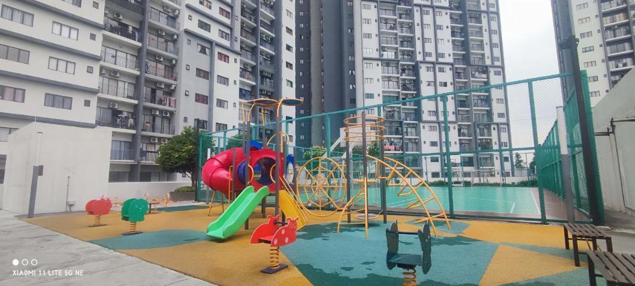 Rf Homestay Nilai Kültér fotó