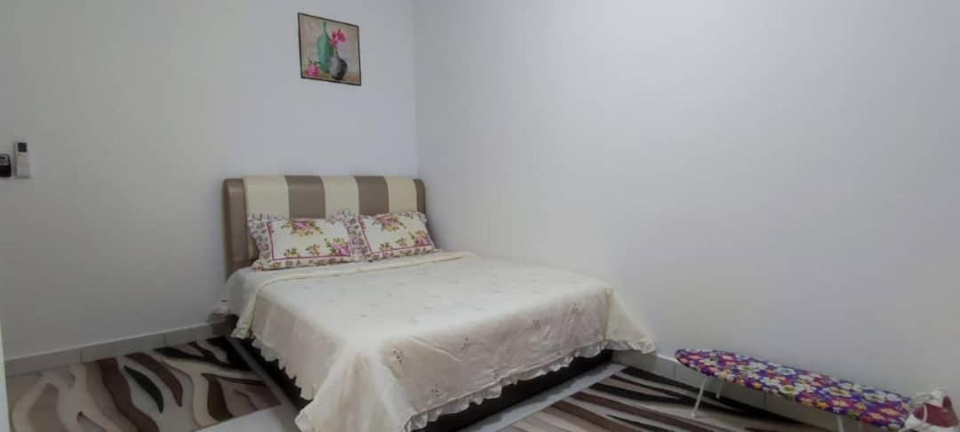 Rf Homestay Nilai Kültér fotó