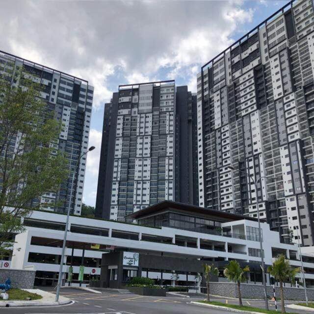 Rf Homestay Nilai Kültér fotó