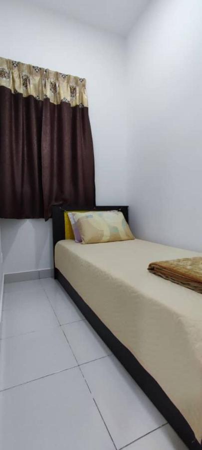 Rf Homestay Nilai Kültér fotó